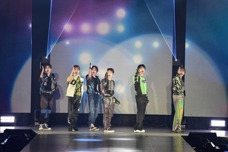NCT WISH、笑顔溢れる爽やかパフォーマンスで会場熱狂「ガルアワ」出演に喜び「めちゃくちゃ楽しみにしてました！」