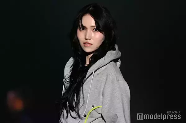 IS:SUE・NANO（釼持菜乃）抜群スタイル＆ニヤリと微笑む表情にファン釘付け「かっこよすぎる」「撃ち抜かれた」【TGCあいち・なごや2026】