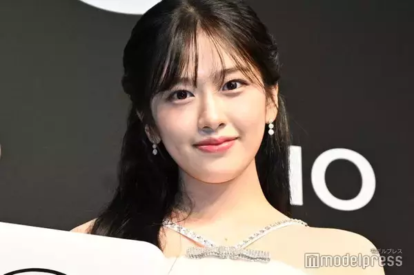 IVEユジン、透けタイツから圧巻美脚輝く「神の創造物」「くびれのラインが美しすぎる」と反響