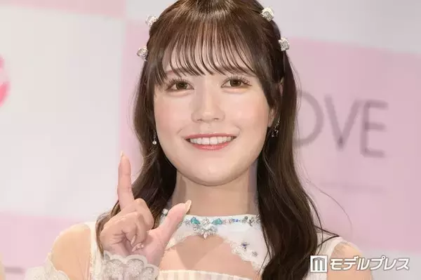 ＝LOVEメンバー、ミニワンピースから美脚スラリ「脚まっすぐで綺麗」「等身バランス神」とファン絶賛