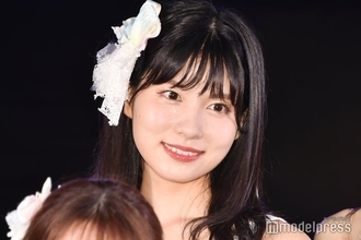 元AKB48メンバー、美脚ライン輝く透け感タイツ×ショーパン姿に熱視線「完璧スタイル」「脚長い」