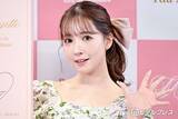 「三上悠亜、美脚際立つミニ丈コーデで台湾満喫「足が綺麗すぎる」「絵になる」と反響」の画像1