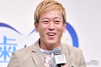 じゅんいちダビッドソン「4歳と2歳の息子連れてハワイ2週間鬼滞在してきた」家族4ショット公開「奥さん可愛らしい」「幸せそう」の声