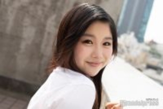 「今日好き」中島結音（ゆのん）、シースルートップスから美肌チラリ「スタイル良すぎて羨ましい」「見惚れる」