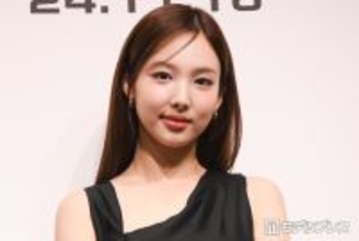 TWICEナヨン、肌見せキャミワンピ姿で抜群スタイル際立つ「デコルテ綺麗すぎる」「シンプルなのに圧倒的存在感」の声