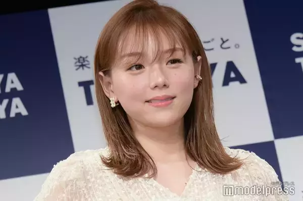 篠崎愛、警察制服から美脚スラリ「凛々しくて素敵」「似合いすぎ」の声