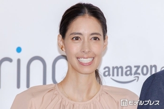 森泉、アップグレードした庭のプール楽しむ水着ショット公開「おしゃれなホテルみたい」「大きくて豪華」と反響