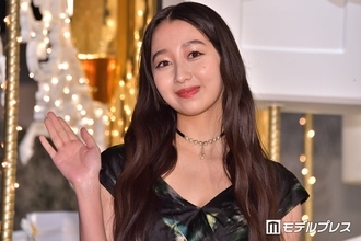 Cocomi“超ミニ”圧巻美脚ショットに驚きの声「体の半分以上が脚」「腰の位置高すぎ」