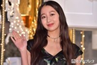 Cocomi“超ミニ”圧巻美脚ショットに驚きの声「体の半分以上が脚」「腰の位置高すぎ」