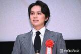 「北村匠海、綾野剛に感じた“恐ろしさ”明かす 共演は「かけがえのない時間」【第35回日本映画批評家大賞】」の画像1