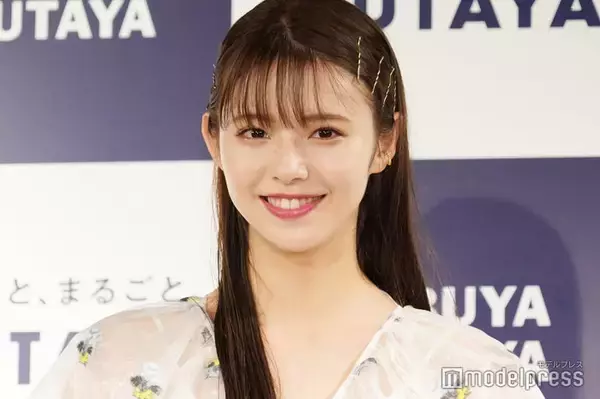 鈴木ゆうか、ミニスカ＆タイツで美脚スラリ「抜群プロポーション」「組み合わせ最高」と絶賛の声