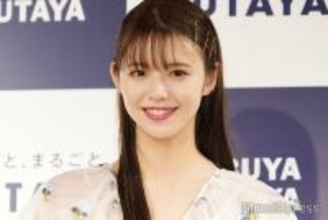 鈴木ゆうか、ミニスカ＆タイツで美脚スラリ「抜群プロポーション」「組み合わせ最高」と絶賛の声