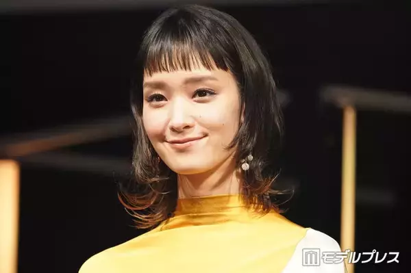 「剛力彩芽、美背中輝くシースルードレス姿を披露「女神のような美しさ」「綺麗すぎる」と絶賛の声」の画像