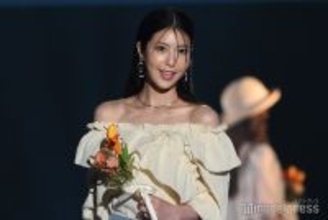 “令和の峰不二子”阿部なつき、タイト服でボディライン強調「直視できない」「ドキドキしちゃう」の声