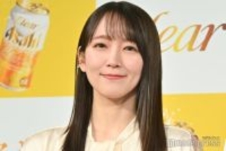 吉岡里帆「日アカ」シースルーノースリドレス姿披露「息を呑む美しさ」「着こなせるのがすごい」と絶賛の声