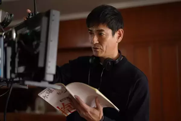 沢村一樹、連ドラ初のチーフ監督で“不倫ラブサスペンス”手掛ける 顔が隠されたキャストビジュアルも公開【⽔曜⽇、私の夫に抱かれてください】