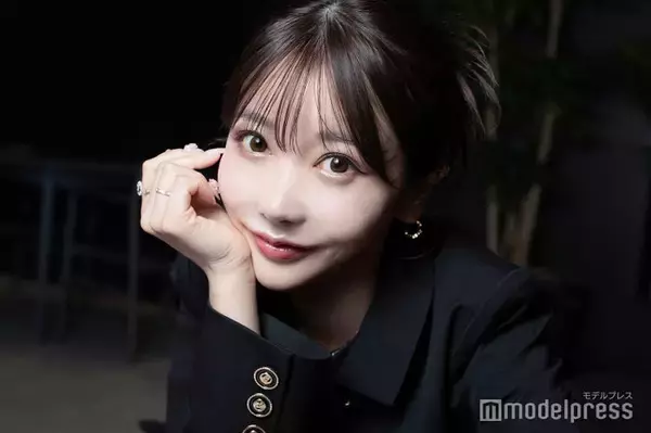 人気YouTuber・Rちゃん、銀世界の中での肩出し×ミニスカコーデで美スタイル見せ「スタイル抜群」「絵になる」の声