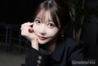 人気YouTuber・Rちゃん、銀世界の中での肩出し×ミニスカコーデで美スタイル見せ「スタイル抜群」「絵になる」の声