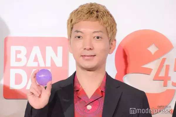 ニューヨーク嶋佐和也、“ファン歴10年”の世界的アイドルと対面「成功したオタク」「緊張してるの伝わる」の声