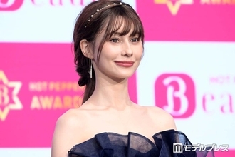 ダレノガレ明美、韓国でのミニ丈ショット披露「スタイル良すぎます」「憧れる」の声