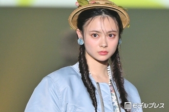 “顔面重要文化財”AKB48センター伊藤百花、オフショルトップスから素肌際立つ「肌艶がすごい」「大人っぽい雰囲気」