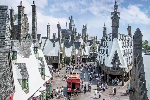USJ、映画「ハリポタ」公開25周年イベント開催 夜間エリア貸切＆キャッスルウォーク復活