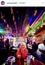 EXILE NESMITHの妻・かなす、“ド派手”マタニティフォト披露「カラフルで可愛い」「お腹の招き猫も良すぎ」と反響