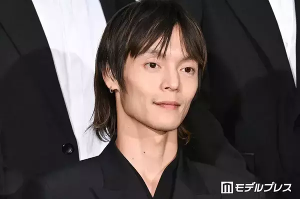 窪田正孝、サングラスの写り込みショットが話題「思わぬ夫婦ショット」「奥さんだよね？」の声