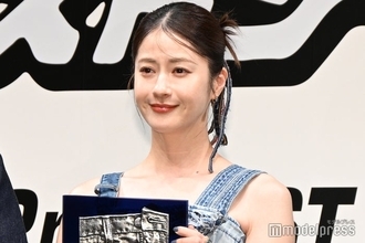 松本若菜「ベストジーニスト」授賞式に変形ドレスまとい登場 Snow Man目黒蓮からの絶賛に「ありがとねめめくん」【ベストジーニスト2025】