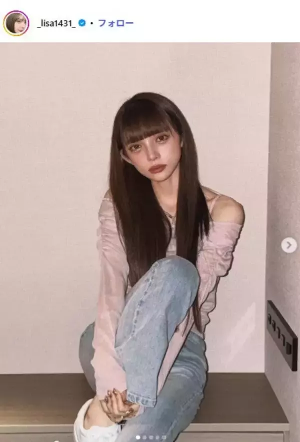 広島カープ小園海斗選手の妻・渡辺リサ、ボディライン際立つぴったりトップス姿「スタイル神すぎる」「お人形さんみたい」の声