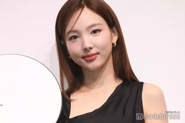 TWICEナヨン、爽やかタンクトップコーデに熱視線「思わず二度見」「ビジュアル最強」