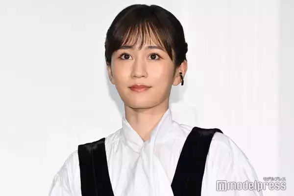 AKB48 20周年記念公演千秋楽、前田敦子「桜の木になろう」独唱で幕開け 高橋みなみ・小嶋陽菜ら1期生との歌唱で歓声＆すすり泣く声も