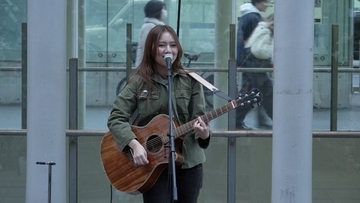 「ノノガ」参加・ふみの、渋谷でサプライズ路上ライブ敢行 会場周辺は長蛇の列に