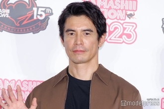 伊藤英明、高校時代の学ラン姿＆幼少期ショット公開「第2ボタンが無い」「イケメン」と反響