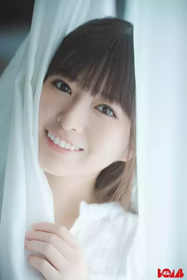 乃木坂46小川彩、近距離で自然体な姿「ボム」初ソログラビア登場【独占カットあり】