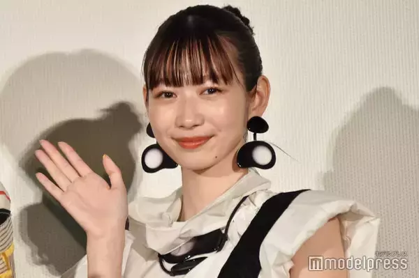 岡本夏美、前髪カットの新ヘア披露「印象変わった」「最高に可愛い」と反響