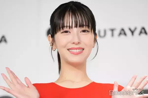 浜辺美波、主演映画「ほどなく、お別れです」撮影現場に手書きメッセージ入りのチョコ200個差し入れ「素敵なエピソード」「すごすぎ」