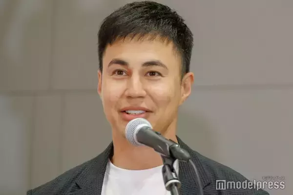 ユージ「マイバッハちゃん」“3000万超え”高級愛車との写真公開「かっこよすぎ」「羨ましい」と反響