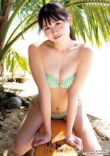 “股下90cm”夢乃きらり、ビキニ姿で抜群プロポーション披露