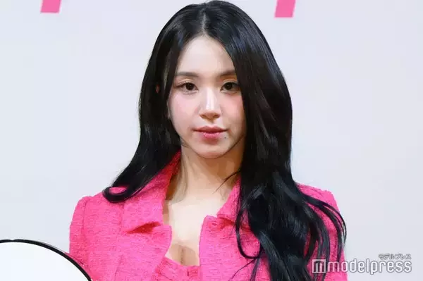 TWICEチェヨン、チューブトップ姿に絶賛の声「スタイルが神」「美しすぎる」