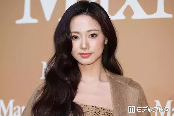TWICEツウィ、ノースリシャツ＆ショーパンから美スタイル披露「絵画のよう」「圧倒的スタイル」と話題