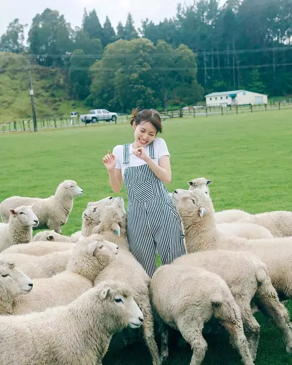 櫻坂46松田里奈、1st写真集記念生配信決定＆特典公開 未掲載の海カットも