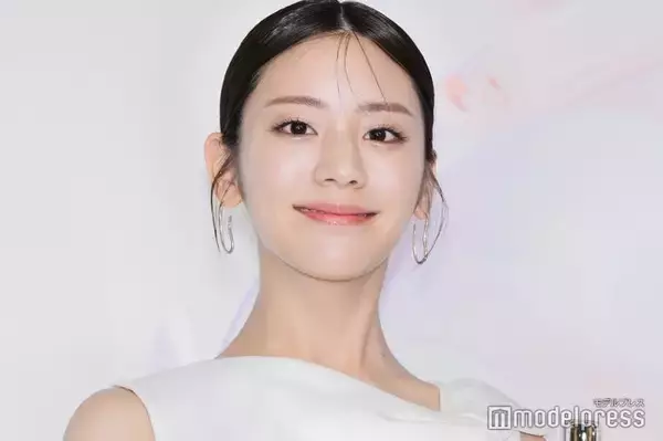 貴島明日香、駅ホームショットにファン騒然「一際目を引く」「親近感」と反響