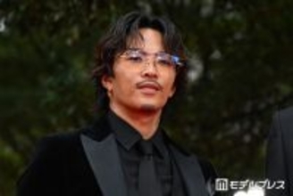 GENERATIONS数原龍友、現在＆幼少期ショット比較「同じポーズすぎる」「面影ある」と反響