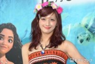 しなこ、美ボディ開放のビキニ姿公開 沖縄満喫ショットに「さすがのスタイル」「着こなせるのすごい」と反響