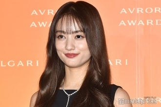 谷まりあ、オフショル上品コーデにファン絶賛「大人っぽい」「まるでお姫様」