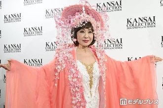 “ラスボス”小林幸子「関コレ」初降臨で「千本桜」熱唱 豪華衣装纏いフィナーレ盛り上げる