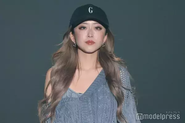 みりちゃむ「韓国でもすっぴんで出歩いてました」オフ姿に驚きの声「凄すぎ」「透明感バグってる」