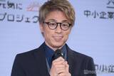 「田村淳、娘2人と豪華クリスマスツリー飾り付け「大きくてゴージャス」「娘さん可愛い」と反響」の画像1