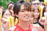 「timelesz原嘉孝、石川祐希選手の強烈スパイク直撃で吹っ飛ぶ「思い出として墓場まで持っていきます」」の画像1